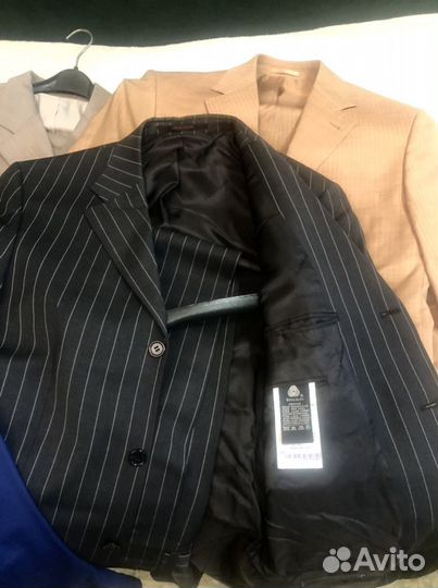 Костюмымужские оригинал шерсть размер 48-50 Meucci