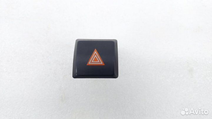 Кнопка аварийной сигнализации Toyota Camry 70