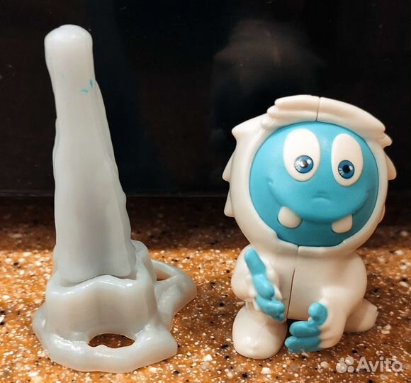 Kinder maxi 2 фигурки Йети