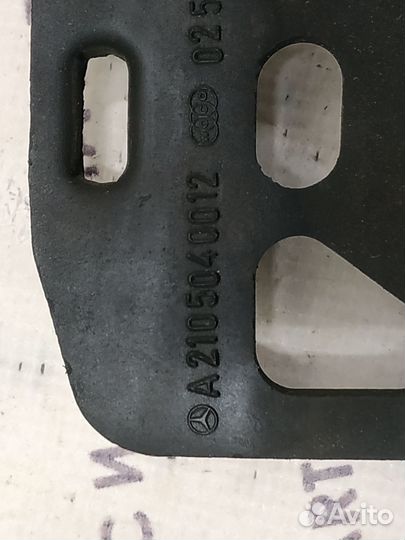 Опора радиатора w210 Mercedes нижняя (пара)