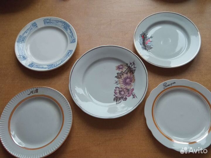 Три металлических коробочки из-под чая