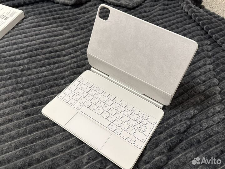 Apple magic keyboard iPad 11 white