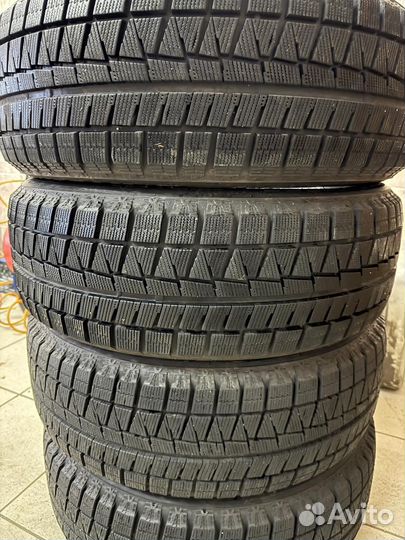 Bridgestone Blizzak Revo GZ 215/60 R17