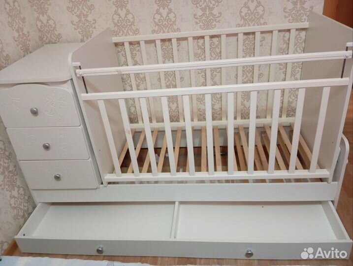Детская кроватка, шкаф