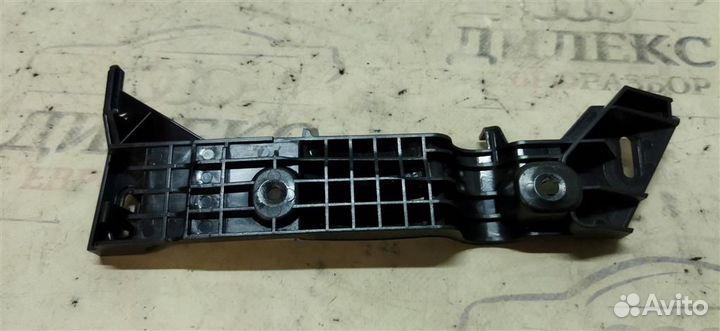 Кронштейн (сопут. товар) Audi Q7 2005