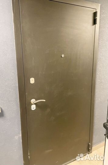 Дверь входная металлическая от застройщика