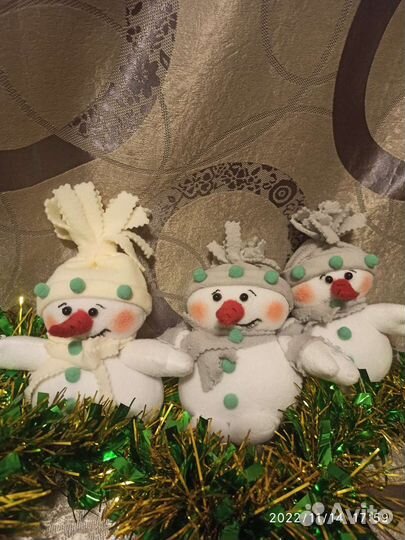 Снеговик под елку