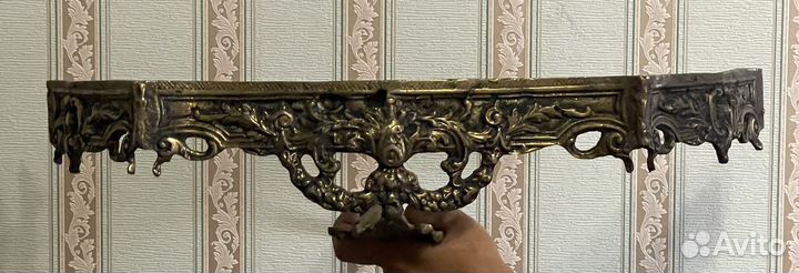Бронзовая полка с лапой