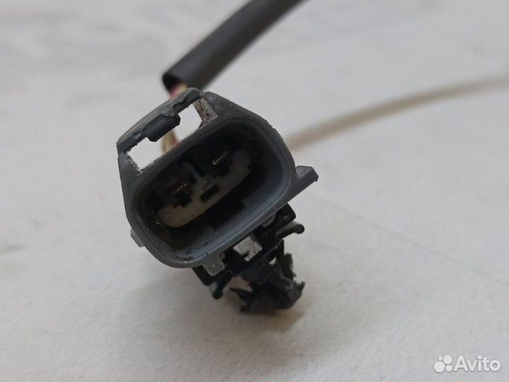 Датчик положения коленвала Toyota Avensis ZZT251