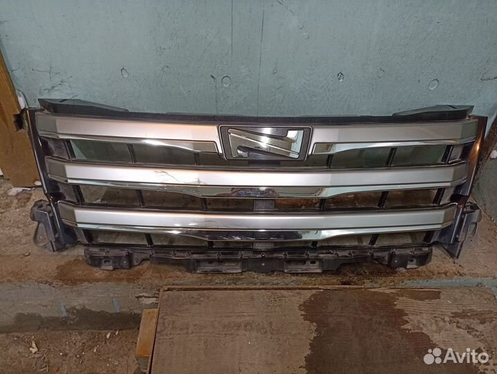 Решетка радиатора Toyota Noah 5310128390 ZRR80