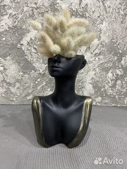 Ваза - бюст из гипса