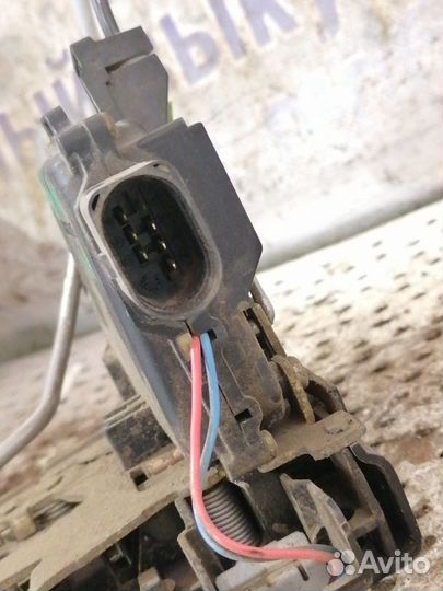 Замок двери задний правый Audi A6C5