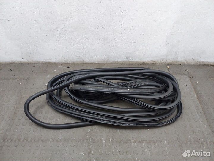 Уплотнитель Chevrolet Trax 2023, 2024