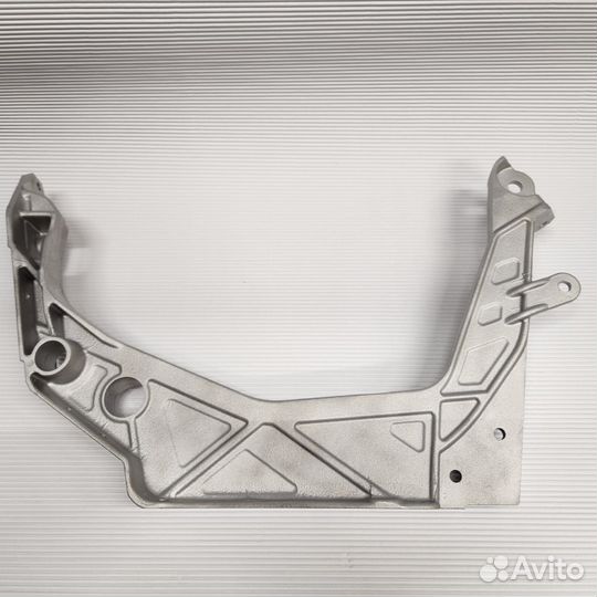 BRP Ski-Doo левый лонжерон двигателя 550F
