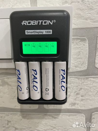 Зарядное устройство Robiton SmartDisplay 1000