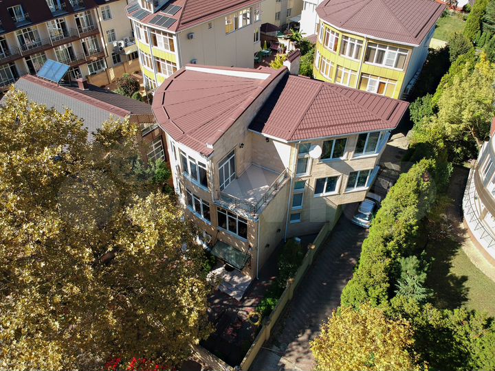 Дом 306,4 м² на участке 3,2 сот.