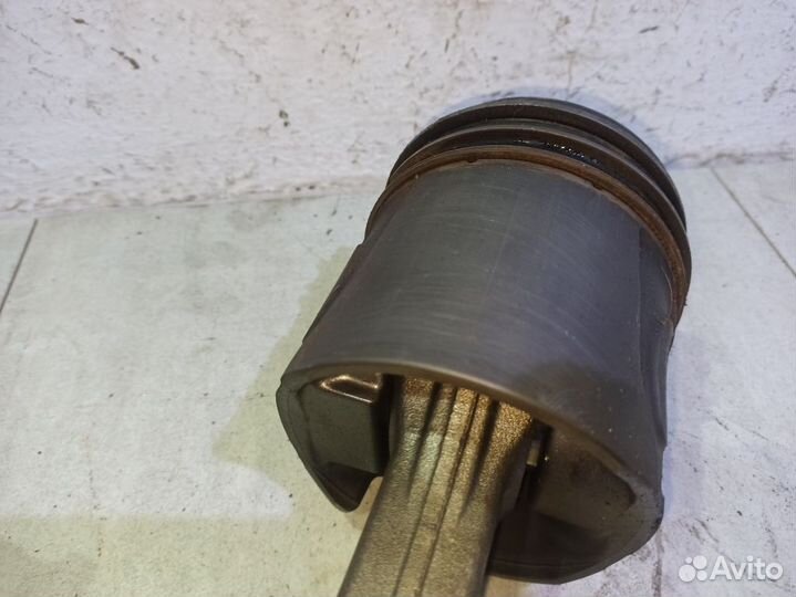 Поршень с шатуном Вольво