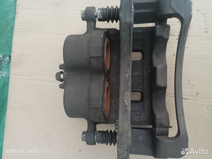 Суппорт тормозной передний правый Kyron 2009 г