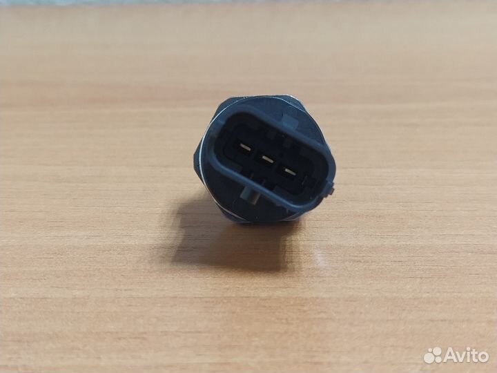 Датчик давления топлива оригинал Bosch 0281006364