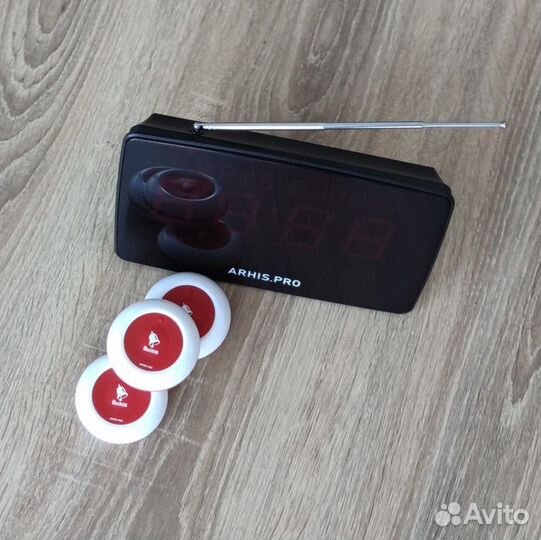 Кнпока вызова официанта и табло отображения вызова