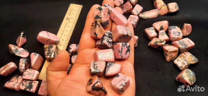 Камень родонит