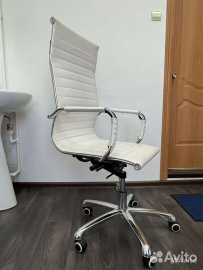 Офисное кресло