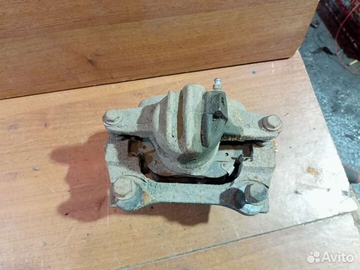 Суппорт передний правый Geely Emgrand EC7 1.8