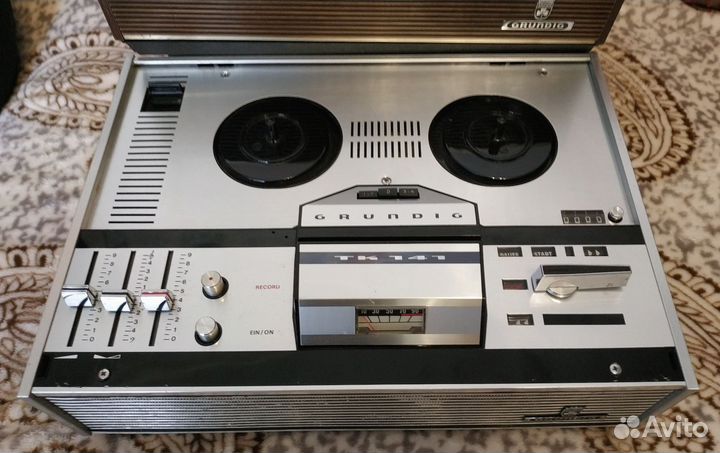Катушечный магнитофон Grundig