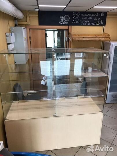 Стеллаж стеклянный