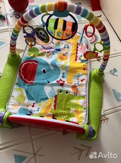 Развивающий коврик fisher price с пианино delux