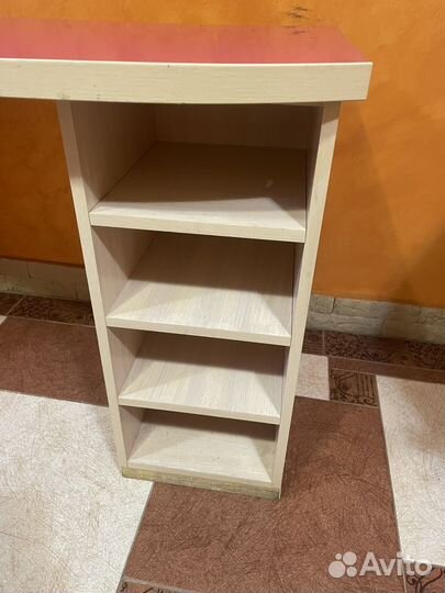 Маникюрный стол