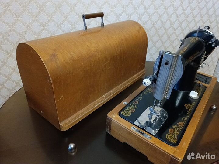 Швейная машина 