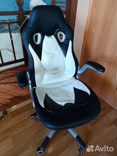 Компьютерное кресло игровое под ремонт