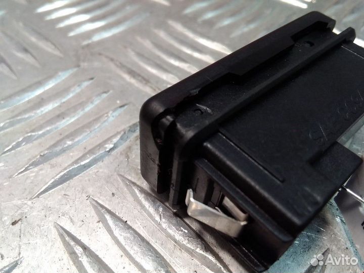 Кнопка аварийной сигнализации BMW 7 E38 рест. 1999