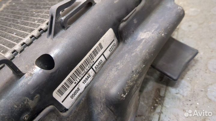 Радиатор охлаждения двигателя Dodge Caliber