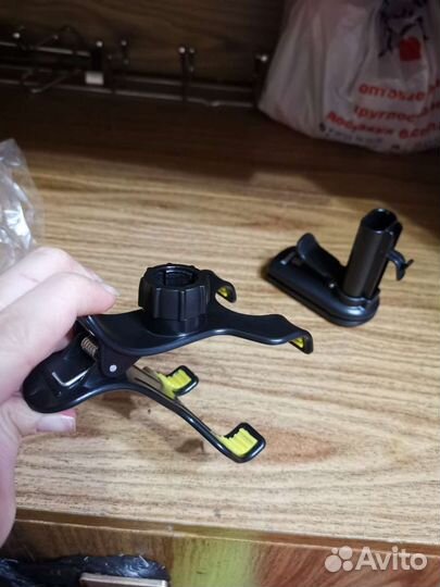 Держатель на пришепке