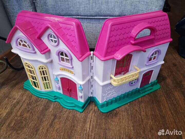 Домик кукольный с мебелью