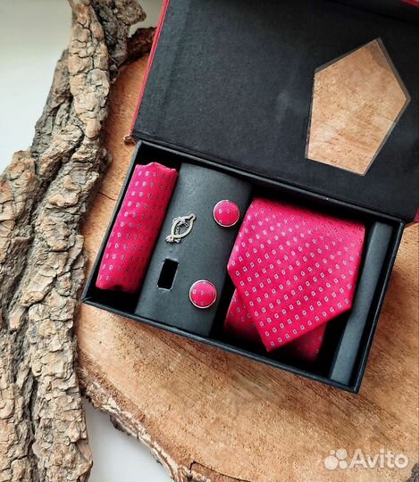 Набор подарочный мужской галстук запонки платок