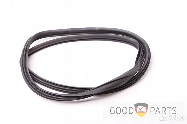 Уплотнитель стекла заднего бокового левого Merced