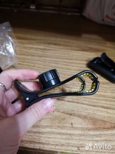 Держатель на пришепке