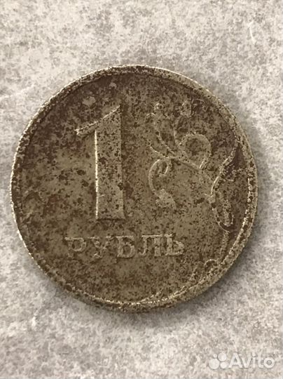 Монета 1 рубль с браком