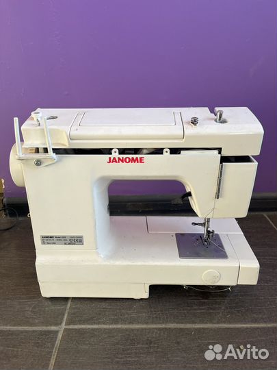 На запчасти швейная машинка