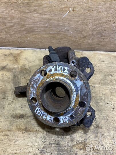 Поворотный кулак правый Skoda Fabia 2 X103