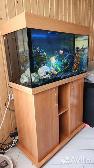 Продам аквариум Juwel 140 в полной комплектации