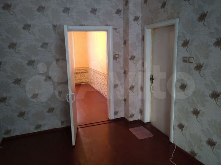 Комната 30 м² в 4-к., 1/2 эт.