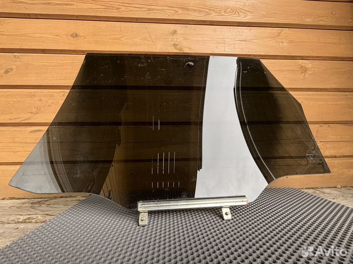 Стекло заднее Toyota Caldina