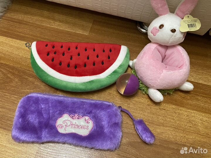 Косметичка, подставка д/тел, мяч детские новые