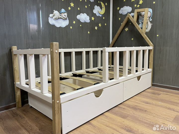 Детская кровать из массива