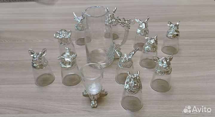 Стопки перевëртыши с кувшином