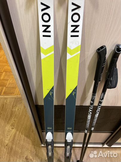 Лыжные ботинки, лыжи для начальной школы